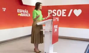 La portavoz del PSOE, Esther Peña, durante su rueda de prensa en Ferraz de este lunes.