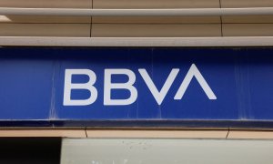 El logo de BBVA en una de sus sucursales en Málaga. REUTERS/Jon Nazca