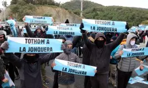 Imatge dels manifestants tallant l'AP-7 en una imatge de 2019