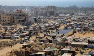 Tiendas para los palestinos desplazados en la zona de al-Mawasi en la ciudad sureña de Khan Younis, en la Franja de Gaza. Imagen de archivo.