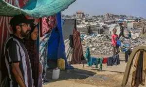 20 de junio de 2024. Palestinos en las calles llenas de basura el pasado jueves 20 de junio.