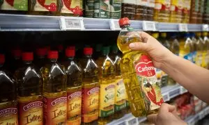 Varias botellas de aceite, a 21 de junio de 2024, en Barcelona, Catalunya (España). Imagen de archivo.