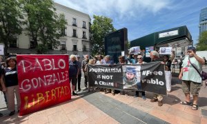 Concentración ante el Consulado de Polonia en Madrid para pedir la liberación del periodista Pablo González