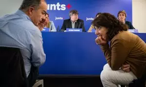 Carles Puigdemont, al fondo, en una imagen de archivo.