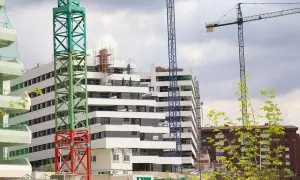 Foto de archivo de un edificio de viviendas en construcción en Tres Cantos, Madrid, a 20 de junio de 2024.