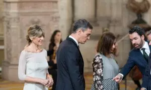 El presidente del Gobierno, Pedro Sánchez, y su esposa Begoña Gómez, en el acto del aniversario de la proclamación de Felipe VI.