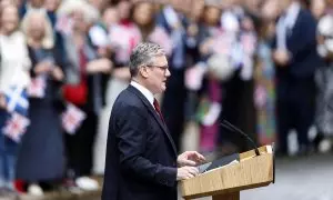 El nuevo primer ministro de Gran Bretaña, Keir Starmer, pronuncia su primer discurso en el número 10 de Downing Street, en Londres.