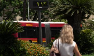 19 de julio de 2024. Un termómetro en Sevilla marcando el viernes 19 de julio 44º.