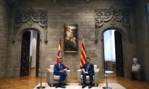 24/07/2024 - El presidente del Gobierno, Pedro Sánchez (i), se reúne con el presidente catalán en funciones, Pere Aragonès, en el Palau de la Generalitat.