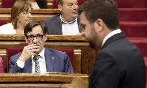 El president de la Generalitat en funcions, Pere Aragonès, i el líder del PSC, Salvador Illa, durant el ple del Parlament