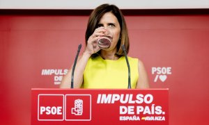 La portavoz del PSOE, Esther Peña, durante una rueda de prensa, a 15 de julio de 2024.