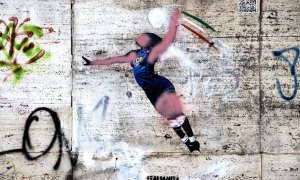 El mural de la jugadora de voley, Paola Egonu, tras haber sido objeto de vandalismo.