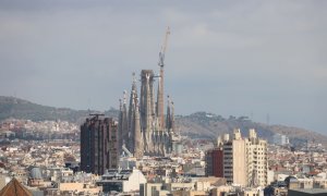 Barcelona vista des del Parc de Montjuïc, amb la Sagrada Família de fons