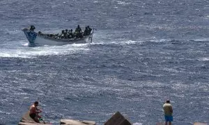 Imagen de archivo de un cayuco a su llegada al puerto de La Restinga, en El Hierro