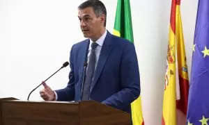 El presidente del Gobierno, Pedro Sánchez, interviene en un acto durante su visita a Senegal de este jueves.