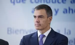 El presidente del Gobierno, Pedro Sánchez, durante su visita a las instalaciones de la empresa VELTIUM