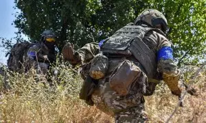 Soldados ucranianos hacen prácticas militares en Zaporiya.