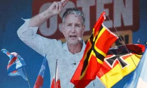 El líder del partido de ultraderecha alemán AfD en Thuringia, Bjoern Hoecke, en una pantalla durante uno de los últimos mitines de la campaña para las elecciones regionales, en Erfurt. Reuters/Wolfgang Rattay