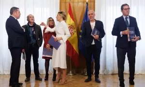 La vicepresidenta del Gobierno, Yolanda Díaz, junto a los líderes de los agentes sociales en una imagen de archivo del año 2023.