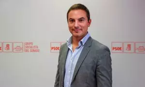 El secretario general del PSOE de Madrid y senador socialista, Juan Lobato, tras la entrevista con 'Público'