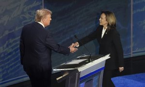 Donald Trump y Kamala Harris, durante un debate electoral en Filadelfia.