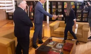 Santos Cerdán, Pedro Sánchez y Míriam Nogueras durante un encuentro en el Congreso en octubre de 2023.