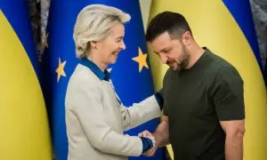 Ursula von der Leyen saluda a Volodímir Zelenski durante su visita a Kiev, a 20 de septiembre de 2024.