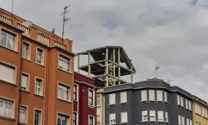 Un edificio de viviendas en construcción, a 9 de mayo de 2023, en Ourense, Galicia.