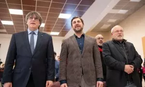 El presidente del Consell de la República, Carles Puigdemont (i), y el vicepresidente del Consell de la República y eurodiputado de Junts, Toni Comín (c), en una imagen de archivo.