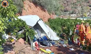 Tres fallecidos por la colisión de un helicóptero con una línea de alta tensión en Puçol