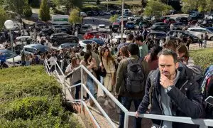 Aspirantes a trabajar como informadores en  RTVE tras la suspensión de las oposiciones.