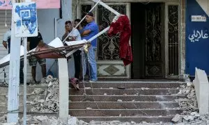 Libaneses en Beirut tras un bombardeo israelí.