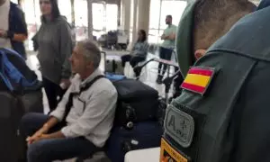 03/10/2024 | Ciudadanos españoles esperan en el aeropuerto internacional Rafic Hariri de Beirut la llegada del segundo vuelo de evacuación del pasado jueves, que ha partido de Zaragoza.