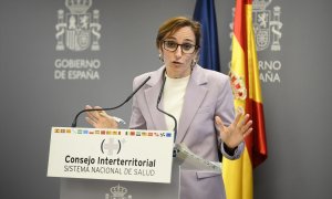 La ministra de Sanidad, Mónica García, durante una rueda de prensa tras el pleno del Consejo Internacional del Sistema Nacional de Salud, a 11 de octubre de 2024, en Madrid.