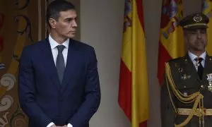 El presidente del Gobierno, Pedro Sánchez, durante el desfile del Día de la Fiesta Nacional por el Paseo del Prado de Madrid.