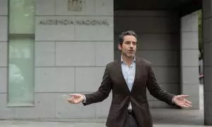 El vicesecretario de Cultura y portavoz del PP, Borja Sémper, ofrece declaraciones a los medios de comunicación en la Audiencia Nacional el día en el que el PP presenta una querella contra el PSOE, a 14 de octubre de 2024, en Madrid (España).