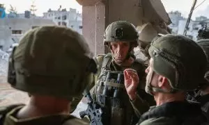 El jefe militar de Israel, Herzi Halevi, realiza una inspección cerca del lugar donde fue asesinado el líder de Hamas, Yahya Sinwar, en la Franja de Gaza.