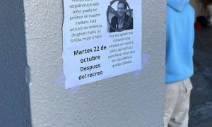 Cartel con la convocatoria que han organizado alumnas del Instituto Goya (Zaragoza) contra su profesor condenado por maltratar a su expareja y a sus hijos