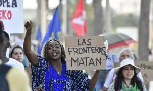 La comunicadora, investigadora y militante antirracista y afrofeminista, Quinndy Akeju, durante una manifestación antirracista, a 24 de junio de 2023.