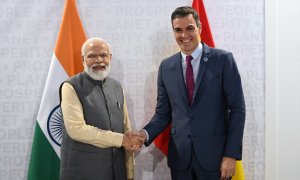 El presidente del Gobierno, Pedro Sánchez, junto al primer ministro de India, Narendra Modi, en un encuentro durante la cumbre del G20 en Roma en 2021.