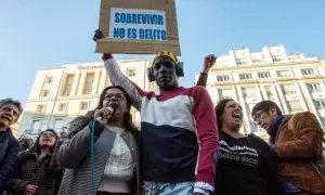 Imagen de archivo de una protesta para pedir la regularización de migrantes frente al Congreso de los Diputados.