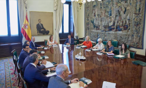 La presidenta del Congreso, Francina Armengol, preside la primera reunión de la Mesa del Congreso de los Diputados.