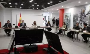 El presidente del Gobierno, Pedro Sánchez, en la reunión del Comité de crisis para el seguimiento de los efectos de la DANA, presidida por Felipe VI en el Cuartel General de la UME, en la Base Aérea de Torrejón.