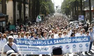 Cabecera de la manifestación en defensa de una sanidad pública, a 25 de marzo de 2023 en Málaga, (Andalucía, España)