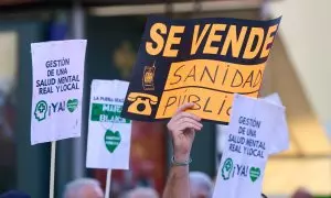 La manifestación de Marea Blanca bajo el lema 'Nos roban la sanidad', en Sevilla