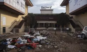 Basura y lodo acumulado en el Centro Comercial de Bonaire, a 5 de noviembre de 2024, en València.