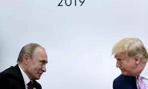 Putin y Trump cara a cara durante la cumbre del G20 en Osaka, a 28 de junio de 2019.