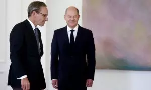 Jörg Kukies, nuevo Ministro Federal de Finanzas, pasa junto al canciller alemán, Olaf Scholz, a 7 de noviembre de 2024.