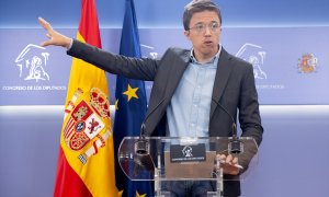 Íñigo Errejón, tras una rueda de prensa posterior a la Junta de Portavoces, en el Congreso de los Diputados, a 21 de mayo de 2024, en Madrid.