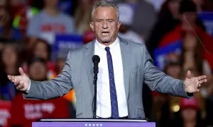 El ex candidato presidencial republicano Robert F. Kennedy Jr. en un mitin de campaña en Milwaukee, a 1 de noviembre de 2024.